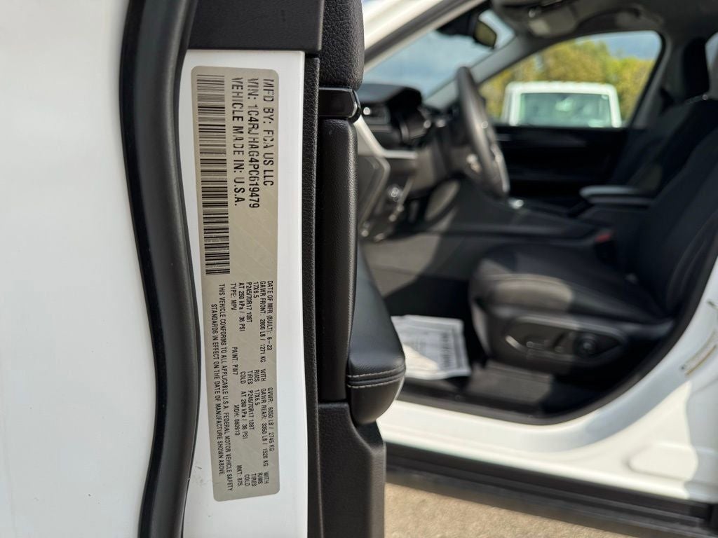 2023 Jeep Grand Cherokee Laredo