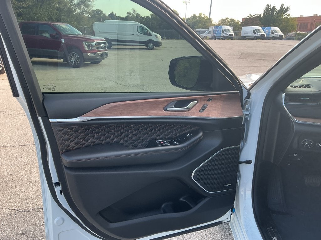 2023 Jeep Grand Cherokee L Summit