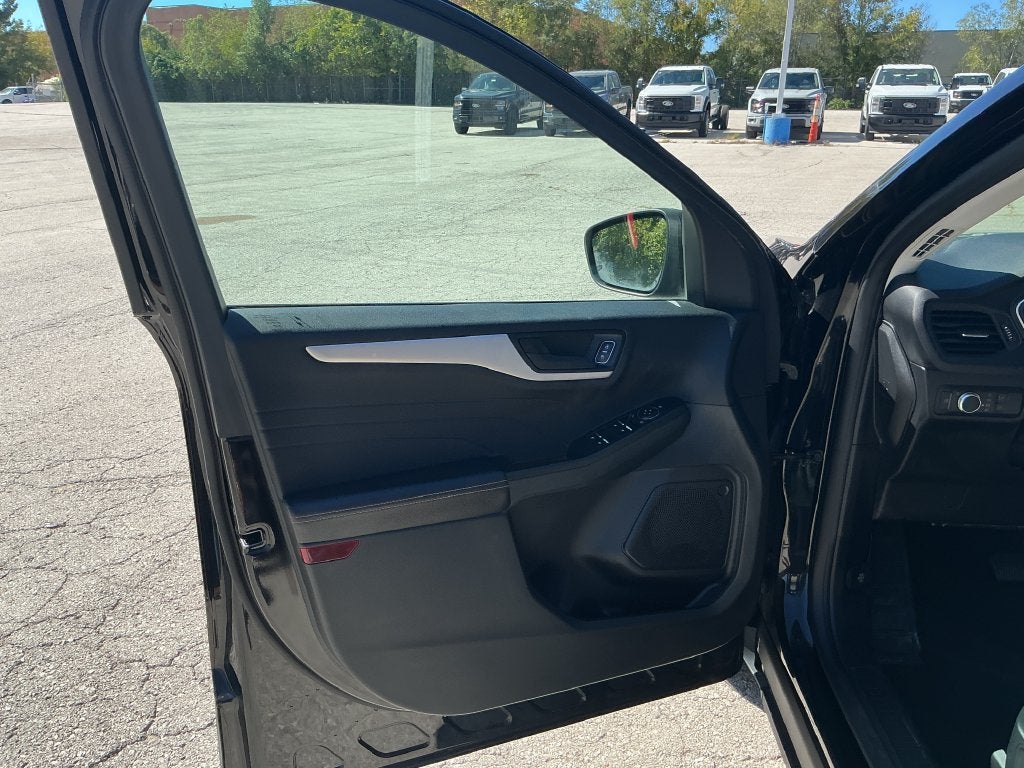 2022 Ford Escape Hybrid SE