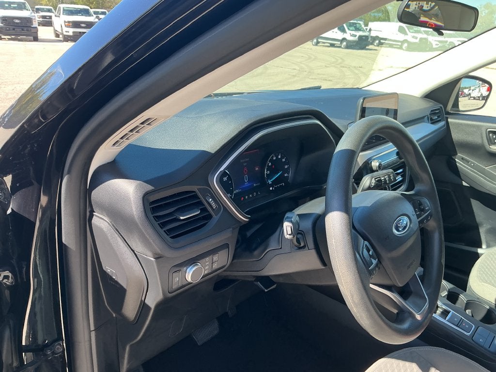 2022 Ford Escape Hybrid SE