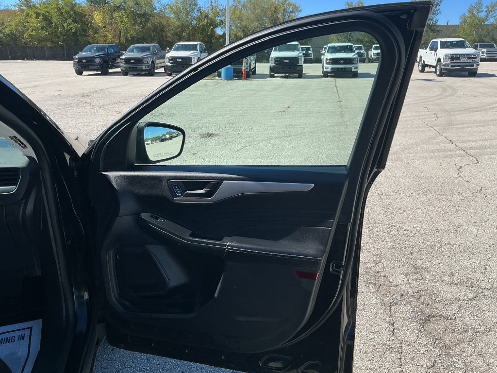 2022 Ford Escape Hybrid SE