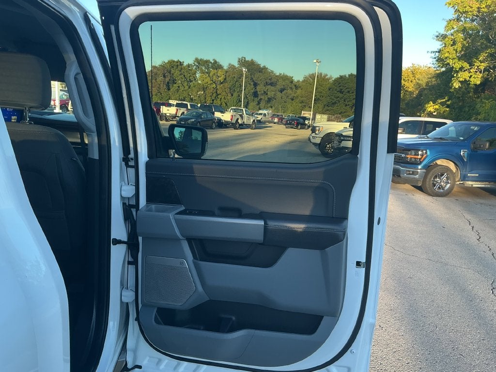 2024 Ford F-150 Lightning Flash