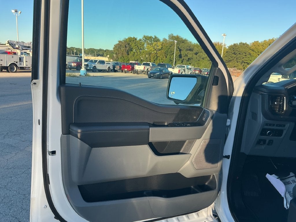 2024 Ford F-150 Lightning Flash