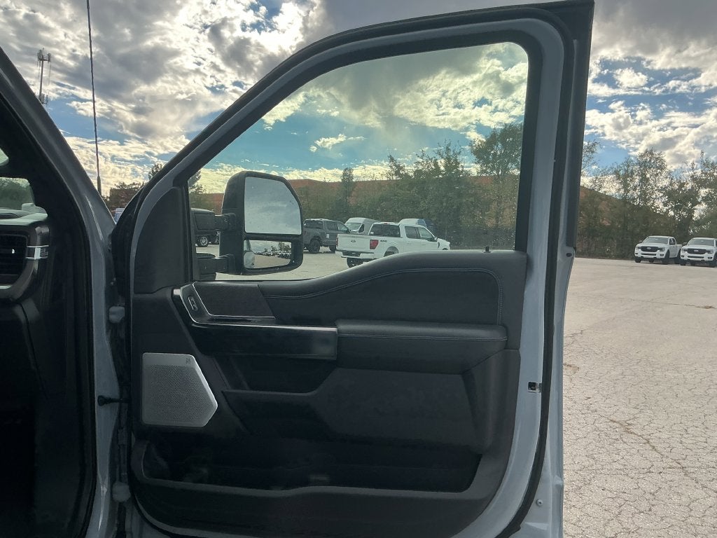 2025 Ford F-450SD Platinum DRW
