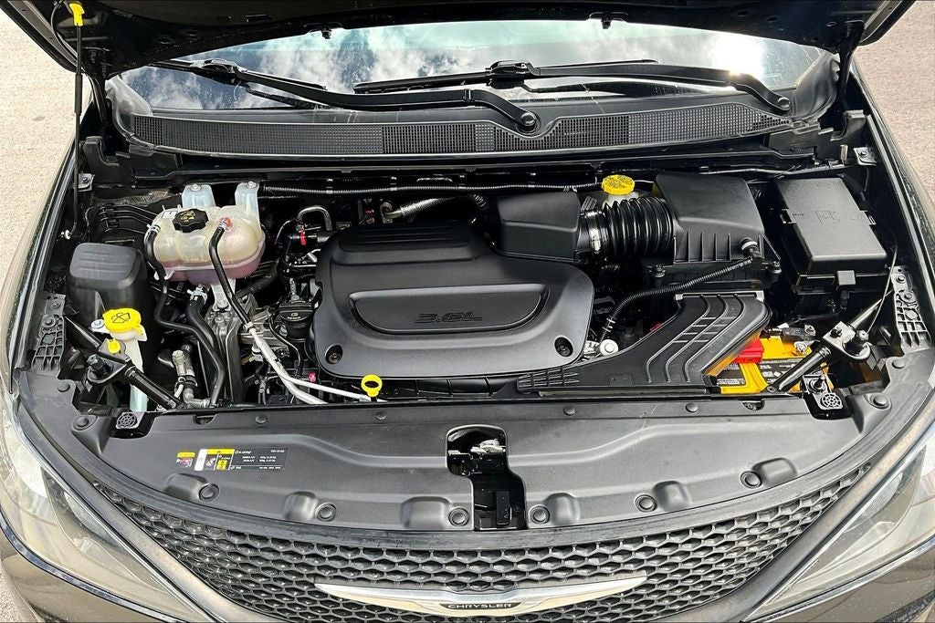 2023 Chrysler Voyager LX