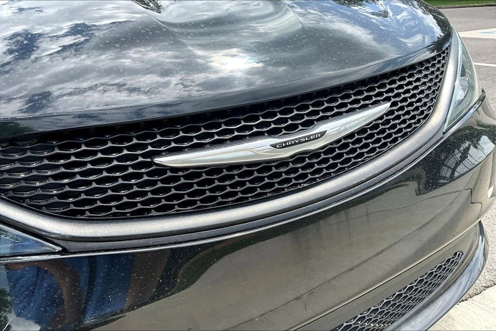 2023 Chrysler Voyager LX