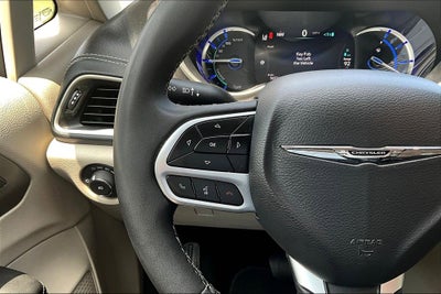 2023 Chrysler Pacifica Hybrid Touring L