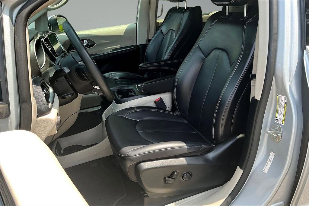 2023 Chrysler Pacifica Hybrid Touring L