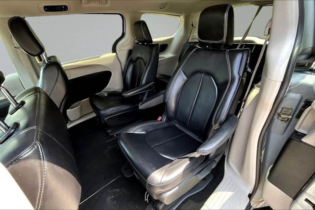 2023 Chrysler Pacifica Hybrid Touring L
