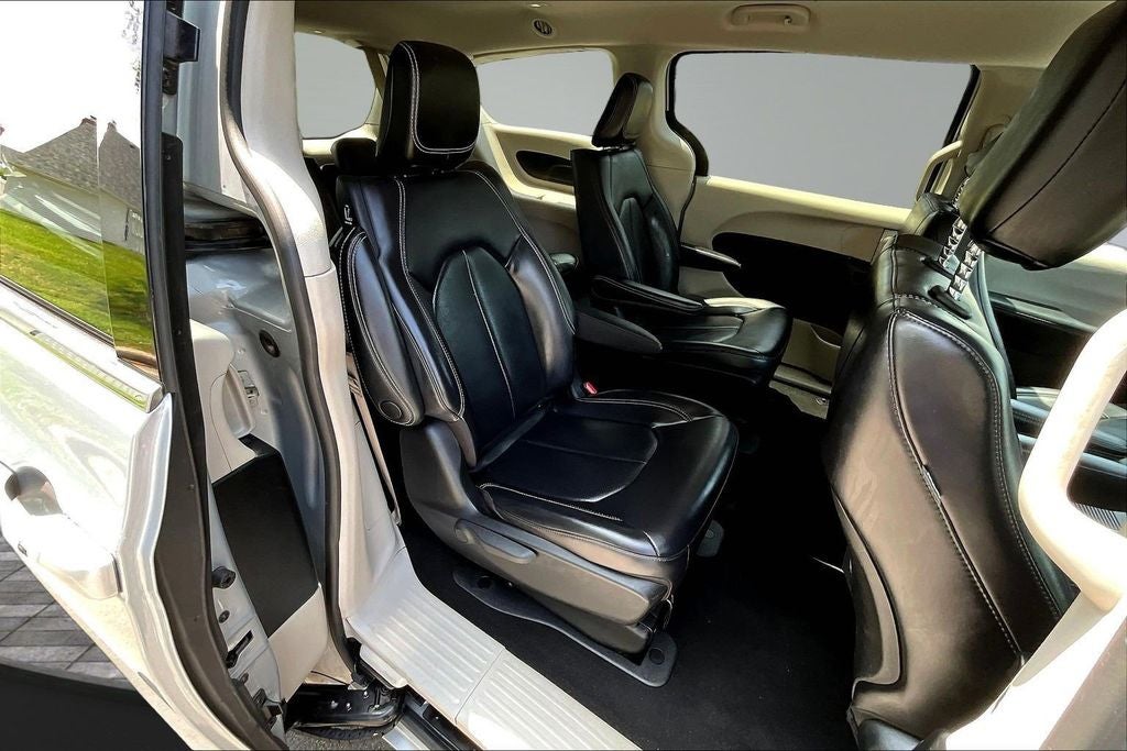 2023 Chrysler Pacifica Hybrid Touring L