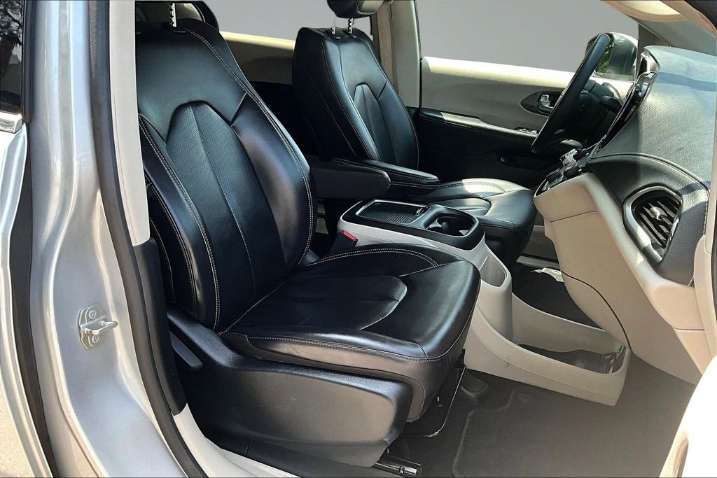 2023 Chrysler Pacifica Hybrid Touring L