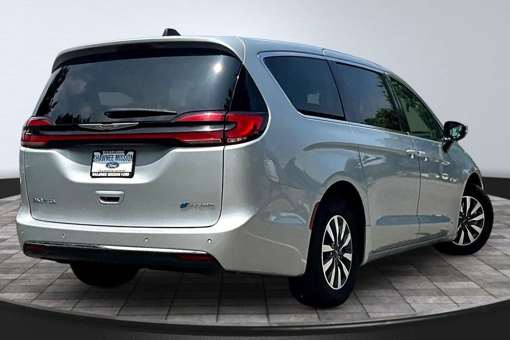 2023 Chrysler Pacifica Hybrid Touring L