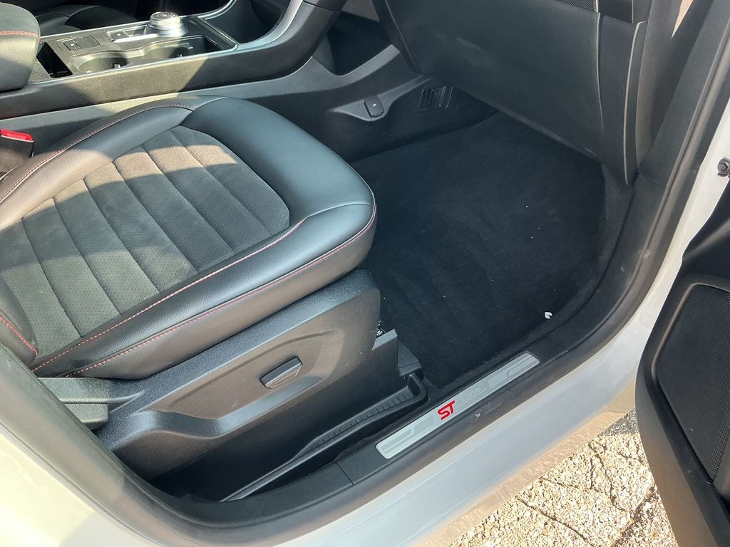 2022 Ford Edge ST Line