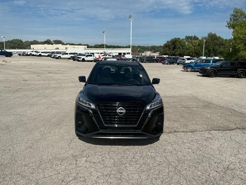2023 Nissan Kicks SR