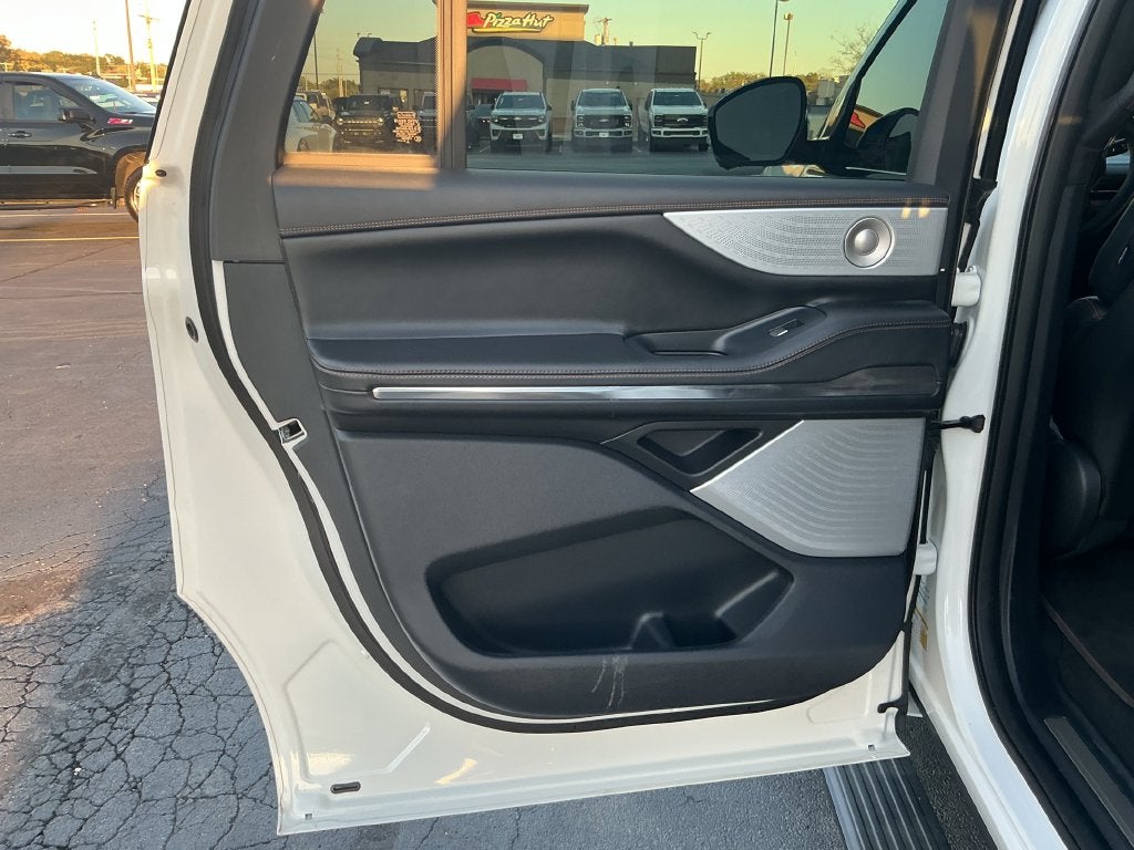 2025 Lincoln Navigator L Black Label