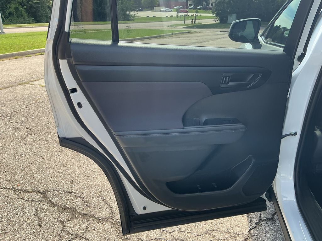 2022 Toyota Highlander Hybrid LE