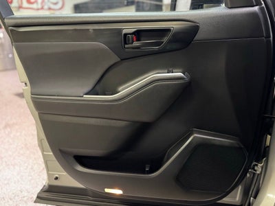 2023 Toyota Highlander LE