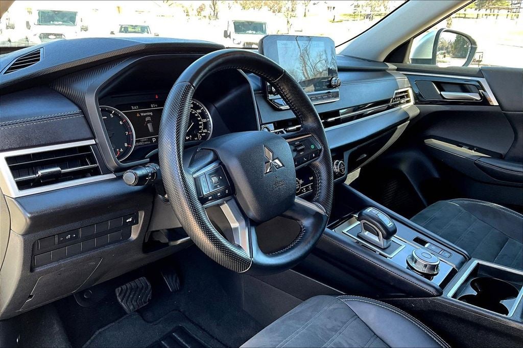 2024 Mitsubishi Outlander SE